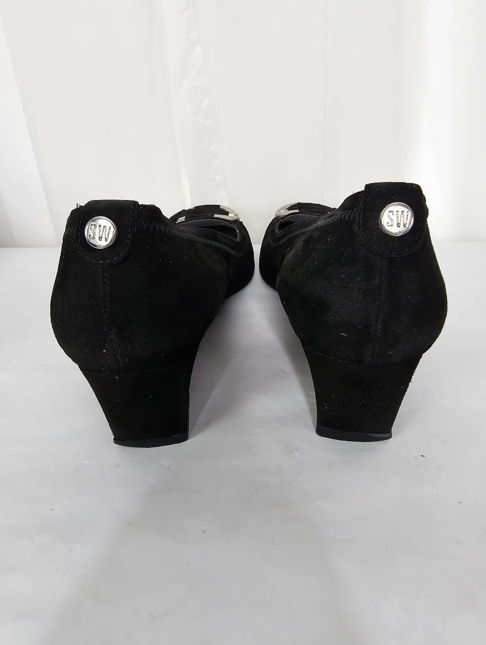 Stuart Weitzman Bucksome Black Suede Wedge Pump Gold Buckle 8.5 - Picture 8 of 9